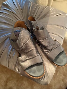 Silver Open-Toe Sofft Women’s Sandals